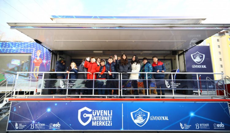 Güvenli İnternet Tırı Öğrencilerle Buluşmaya Devam Ediyor