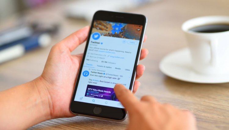 Twitter, kuş heykelini ve diğer ofis mobilyalarını açık artırmaya çıkardı