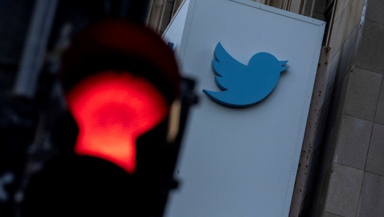 Twitter, ABD'li Senatör Mike Lee'nin hesabını askıya aldı