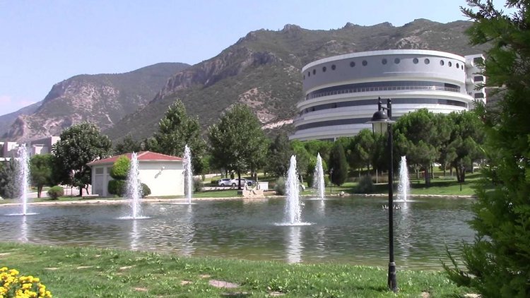 Zamanın Ruhundan Anlatıcının Tasarımına Katmanlaşan Kahraman : Köroğlu